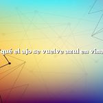 ¿Por qué el ajo se vuelve azul en vinagre?