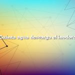 ¿Cuánta agua descarga el inodoro?